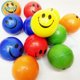 thumbnail image 2 of Pelota de espuma de poliuretano con esponja de descompresión y ventilación con cara sonriente de 63 mm de expresión de color, 2 of 6