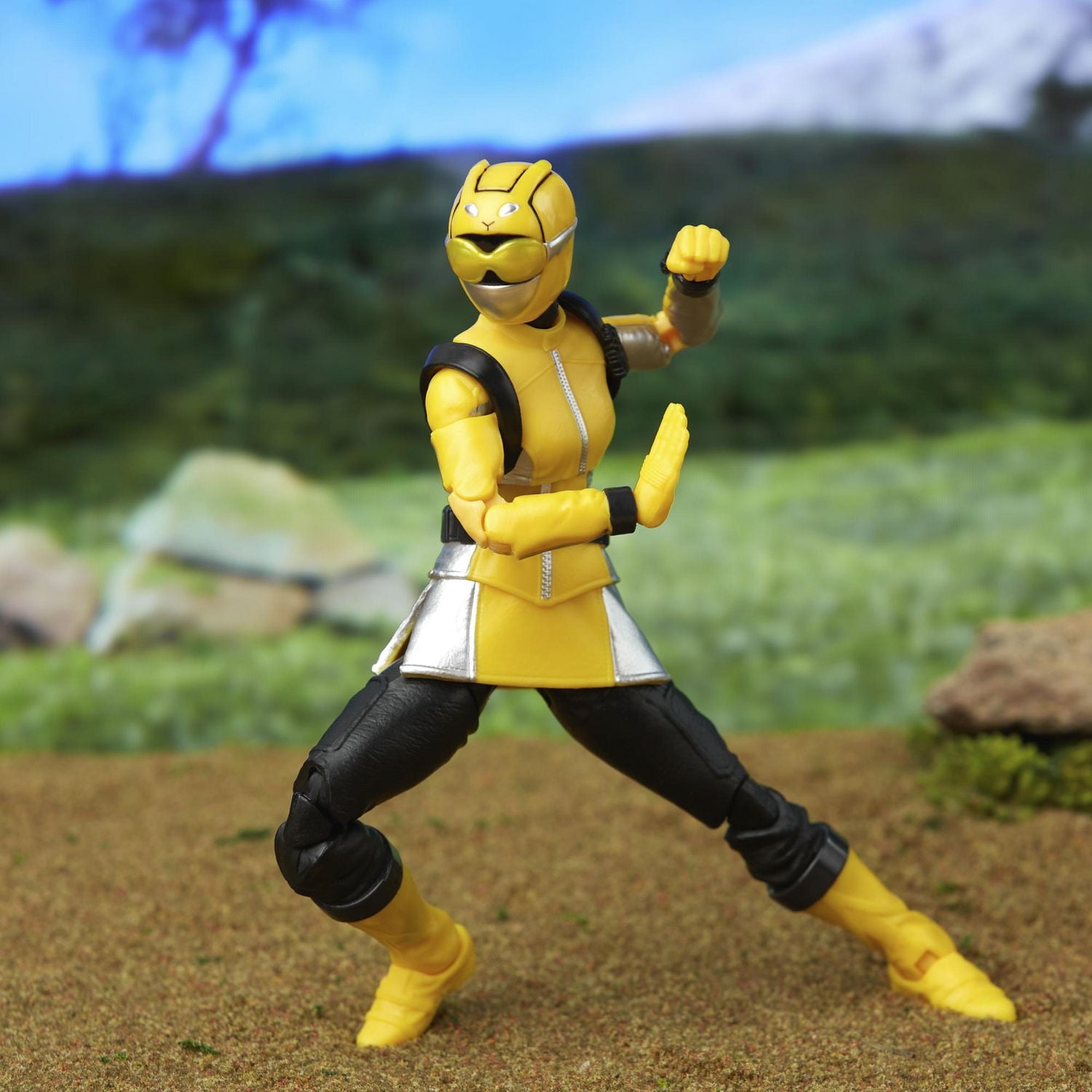 Power Rangers Lightning Collection Beast Morphers Yellow Ranger 6-inch Scale Action Figure, Toys and Action Figures for Kids Ages 4 and Up