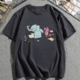 thumbnail image 1 of Camiseta gráfica de manga corta con cuello redondo y estiramiento medio con dibujo de elefante y cerdito informal para hombre, ropa masculina para el verano, 1 of 4