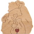 thumbnail image 1 of Adorno de oso de madera personalizado XINYU escultura de oso con 2 a 8 nombres de familia, 1 of 7