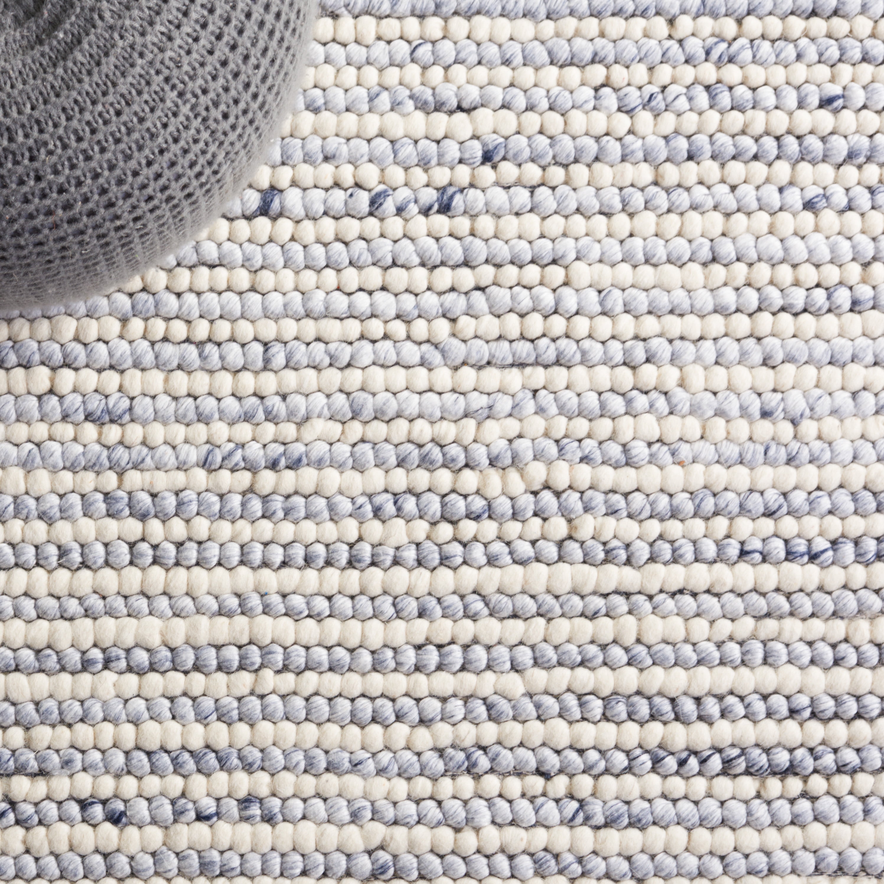 SAFAVIEH Natura Fredrick Striped Area Rug, Ivory/Blue, 4' x 4' Square