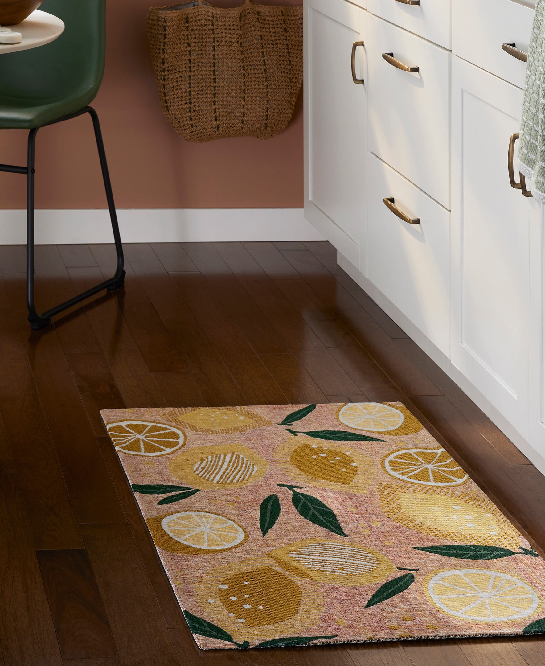TOWN & COUNTRY LUXE Livie Fresh Lemon Everwash® Washable Multi-Use Decorative Rug, Kitchen Rug, Low-Profile Door Mat, Bedroom Rug and Dorm Room Rug with Non-Slip Backing, Peach Pink, 24"x40"