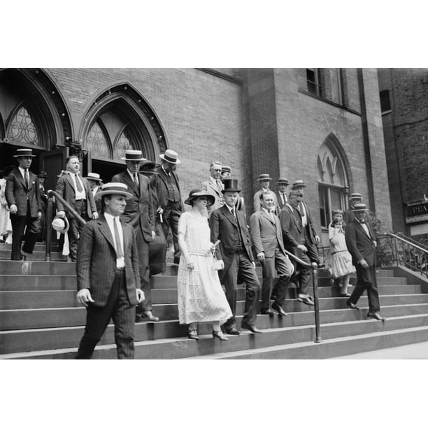 President Calvin Coolidge And First Lady Grace Coolidge Leaving Church On Aug 5 History 24 X 18 Walmart Com Walmart Com