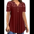 thumbnail image 3 of Blusas Tipo Túnica de Talla Grande para Mujer, de Corta, con Cuello en V, Plisadas y Botones de Encaje. Rojo Vino XXL, 3 of 6