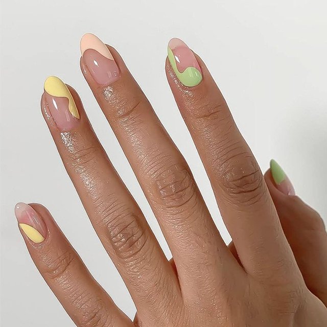 Uñas postizas degradadas, uñas postizas coloridas y brillantes, puntas de uñas francesas ovaladas cortas, uñas postizas acrílicas de cubierta completa diseñadas para mujeres y niñas, 24 piezas