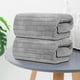 thumbnail image 5 of Juego de Toallas de Baño de Terciopelo Mtvxesu con Diseño de Copos de Nieve, Ultrasuaves, Muy Absorbentes, de Secado Rápido, Que No Sueltan Pelo, Bata de Baño de Lujo para El Hogar, Spa, Salón, Gimna, 5 of 7