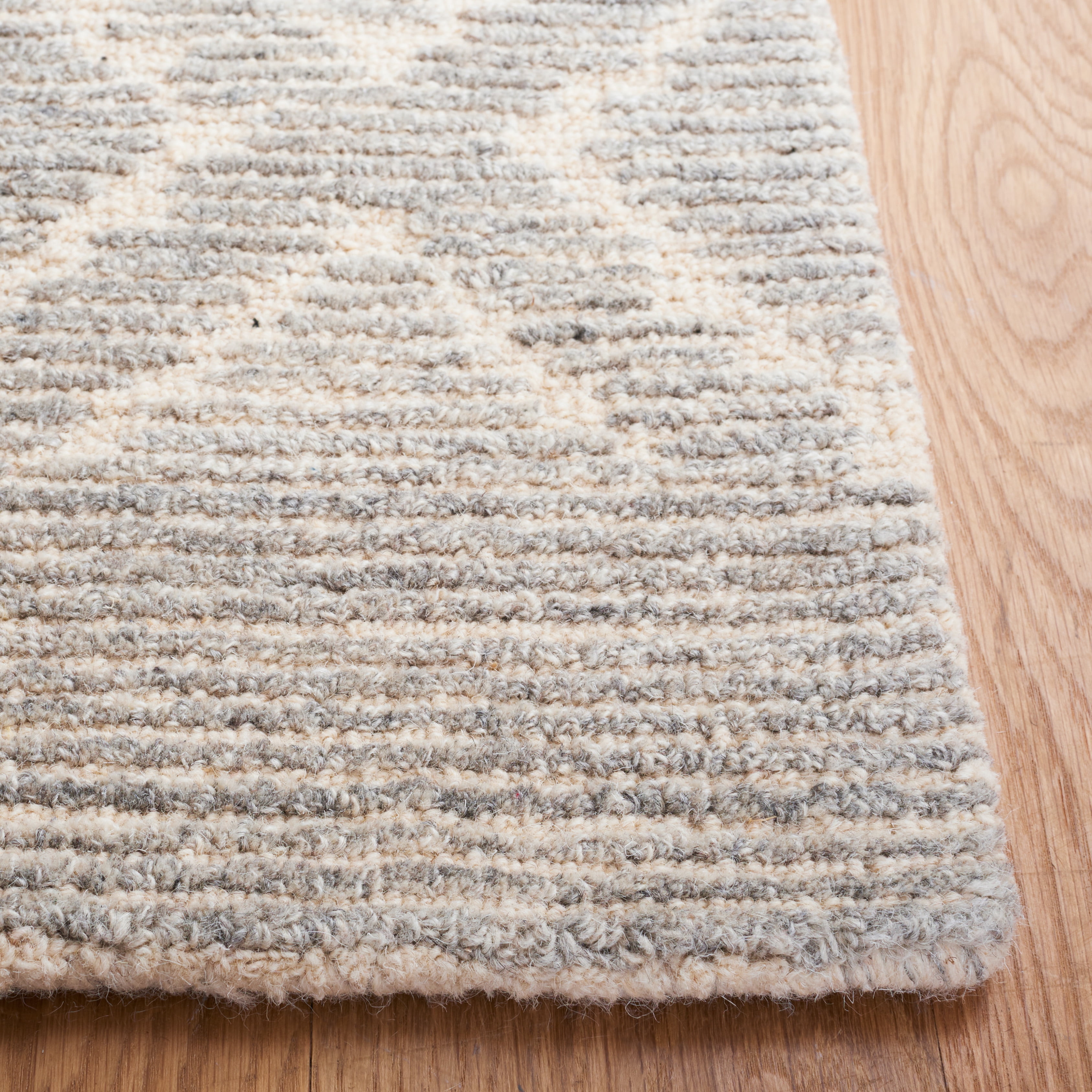 SAFAVIEH Casablanca Braganza Diamond Area Rug, Beige/Grey, 5' x 8'