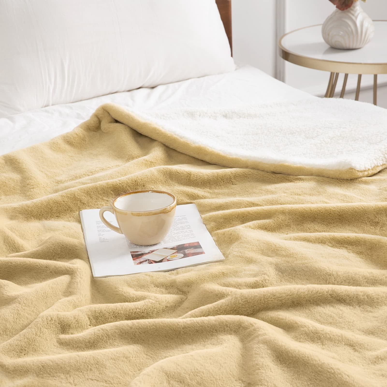 Phantoscope Faux Rabbit Fur Fleece Throw Blanket, Ultra Soft Warm Blanket for Couch and Bed, Beige, 50 x 60 in