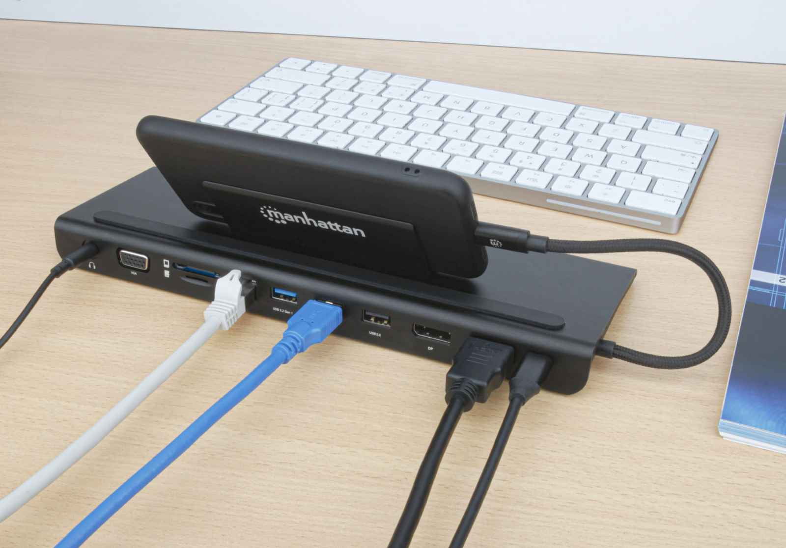 USB-C 11-in-1 Triple-Monitor Docking Station with MST