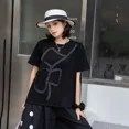 thumbnail image 2 of Camiseta de manga corta estilo Hong Kong de moda Nueva camiseta de verano con cuello redondo y flores en 3D Modelo básico versátil Top sencillo de moda, 2 of 4