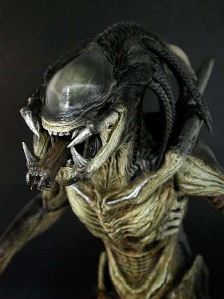 Hot Toys Aliens VS Predator Requiem Predalien Collectible Figure