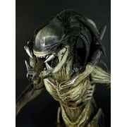 Hot Toys Aliens VS Predator Requiem Predalien Collectible Figure