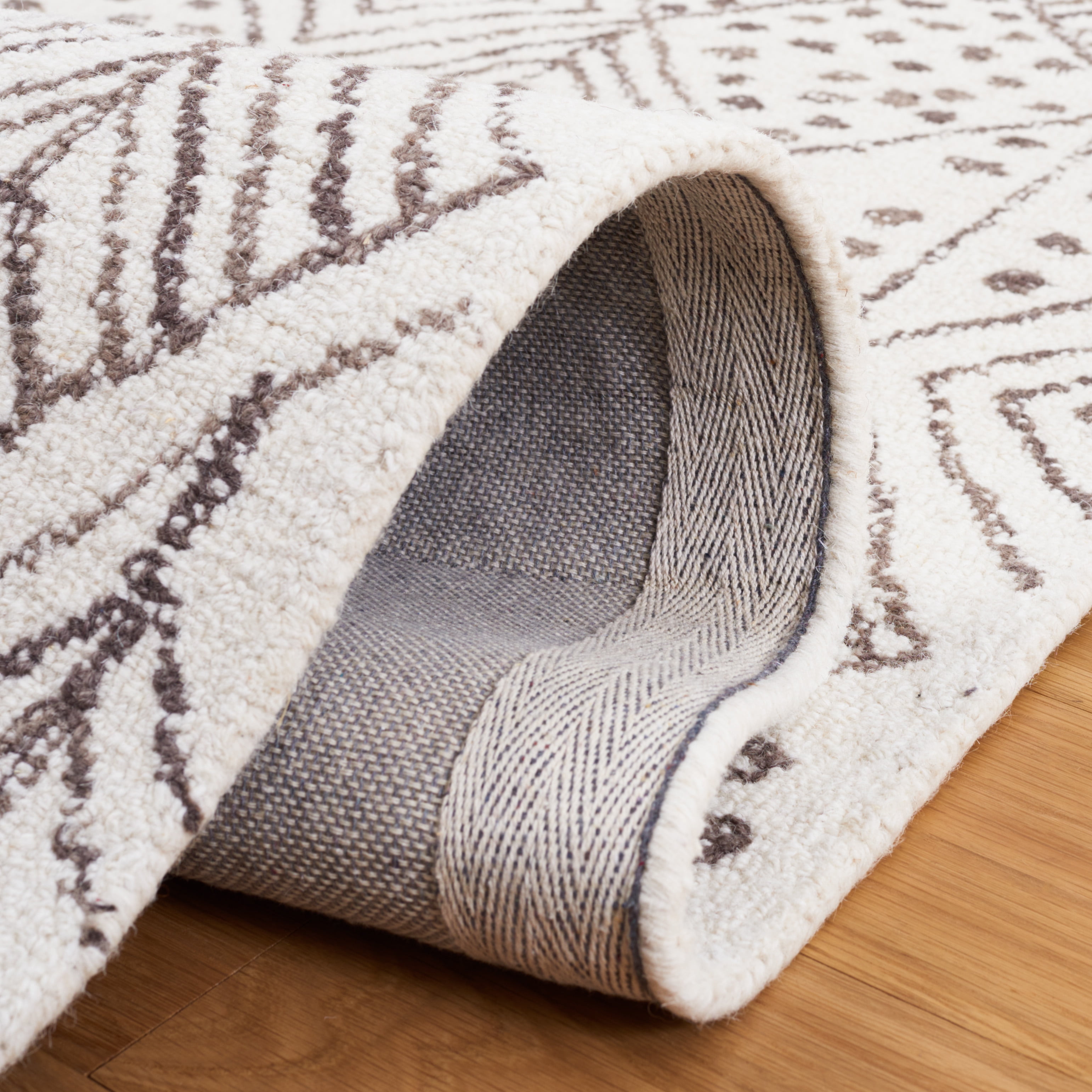 SAFAVIEH Casablanca Santana Diamond Area Rug, Ivory/Brown, 5' x 8'