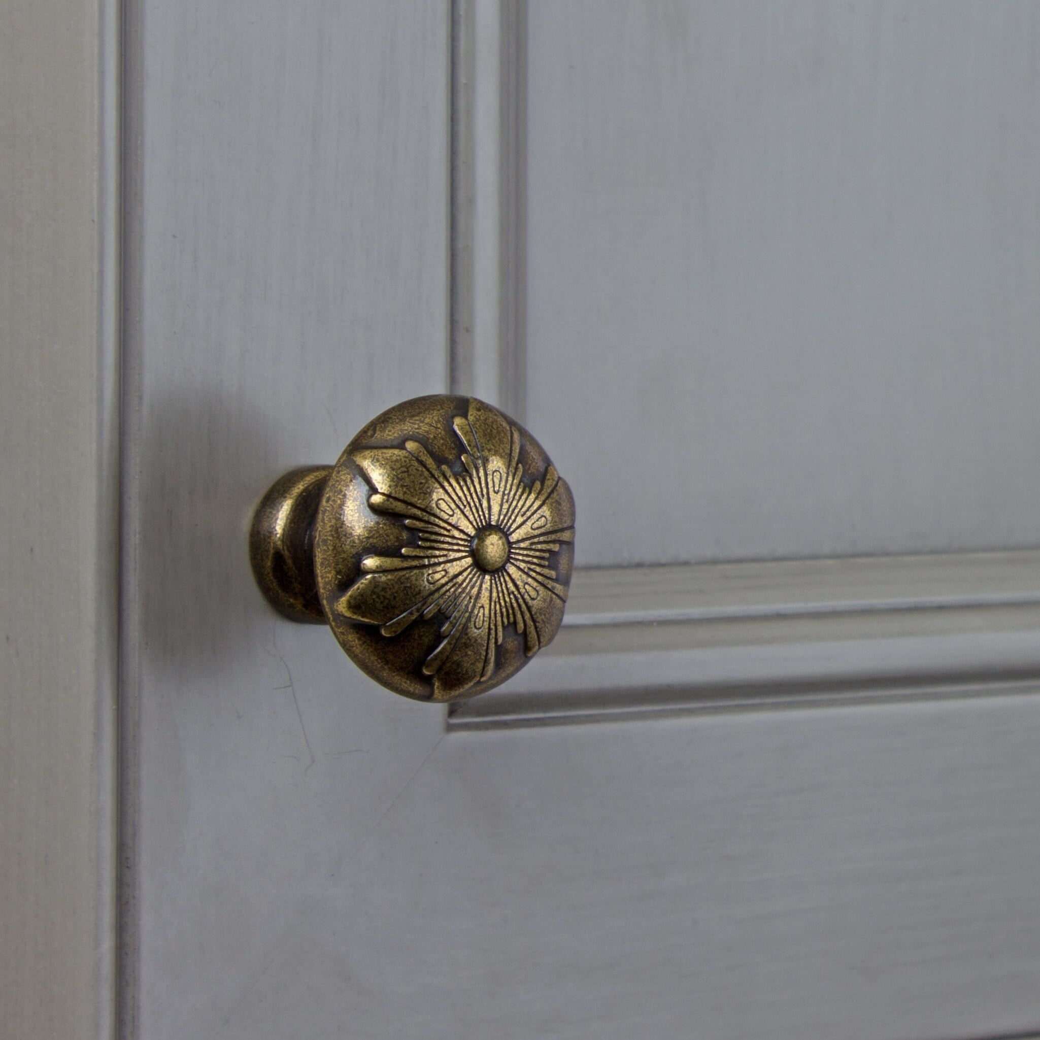 GlideRite 1-1/8 in. Round Snowflake Cabinet Knob, Antique Brass, Pack of 5
