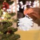 thumbnail image 5 of Bolas De Espuma De Pétalos De Brillo De Navidad Colgante Mini Decoración Colgante De Navidad Para Puertas De Árboles De Navidad Chimeneas Cortinas 3 Uds. seitruly HA044546-03, 5 of 6