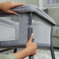 thumbnail image 4 of Chicco LullaGo® Anywhere Moisés Portátil, Moisés para Bebé Ligero que Ahorra Espacio con Colchón Impermeable y Sábana Ajustable, Moisés de Viaje para Bebé Incluye Bolsa de Transporte | Arenisca/Gris, 4 of 5