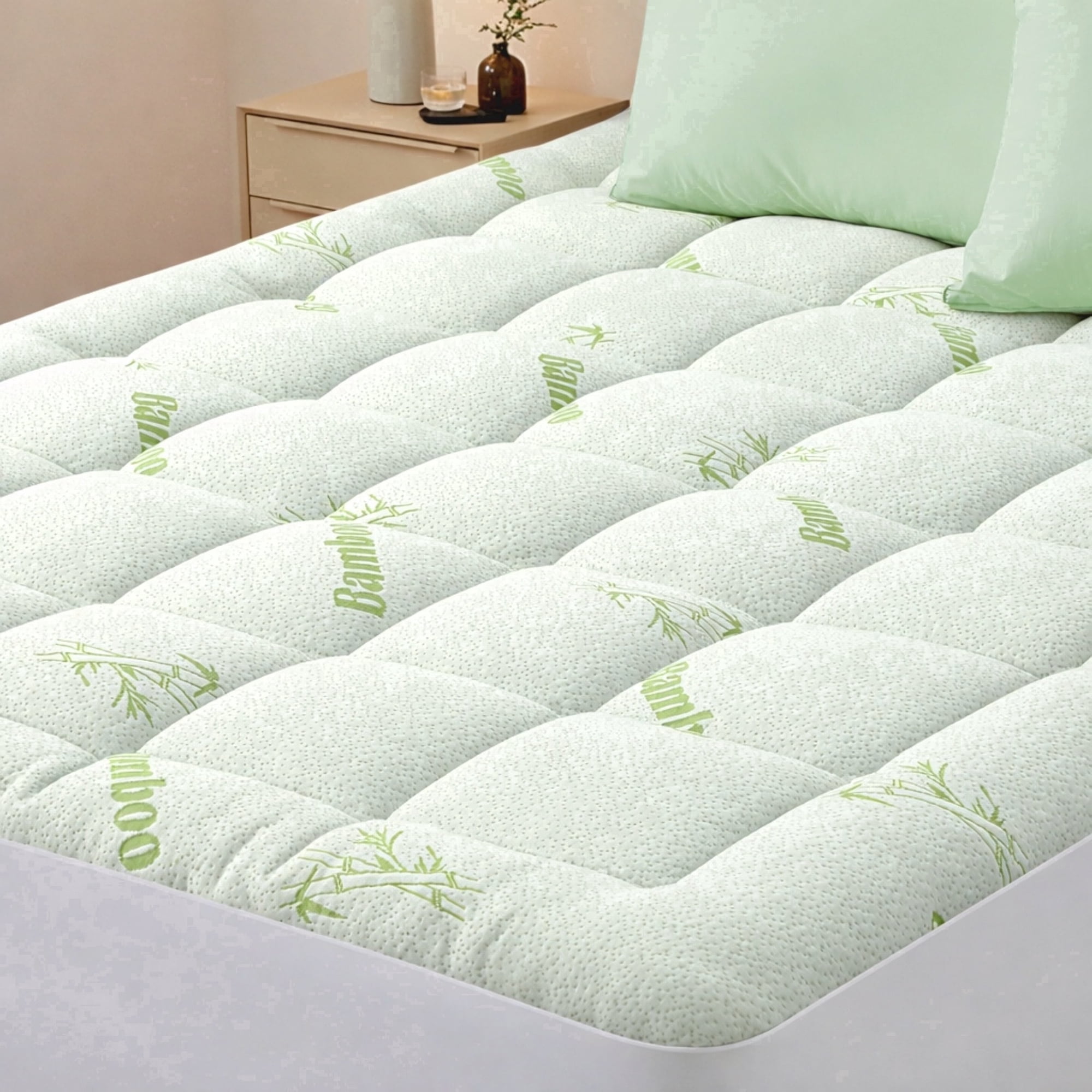 YESBEDS Queen Bamboo Viscose Mattress Pad and Protector for Back Pain Relief, Soft Quilted Bedding Upgrade, Queen.