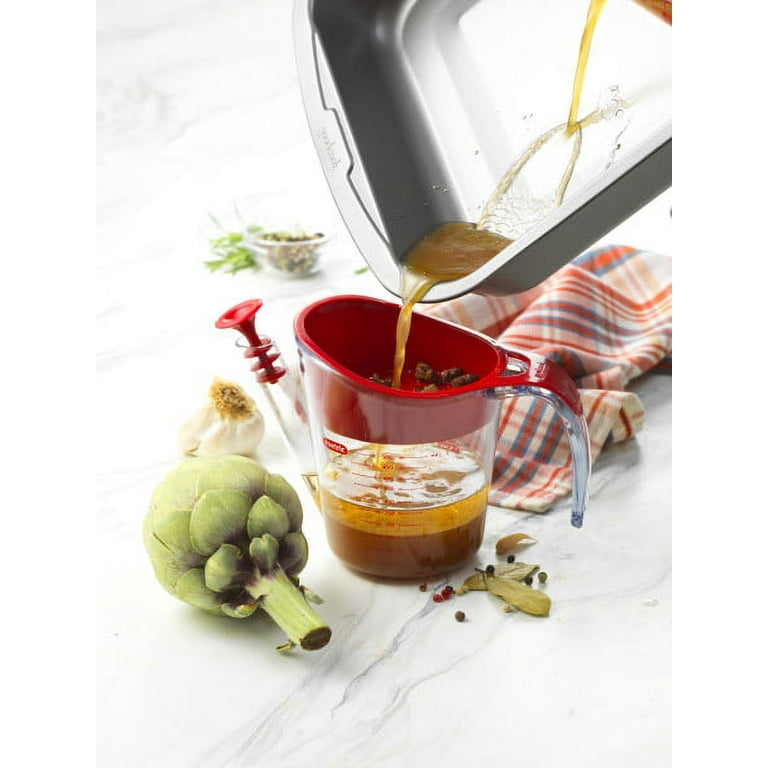 Norpro 4 Cup Capacity Glass Gravy and Fat Separator Cup with Handle and  Strainer, 1 Piece - Kroger