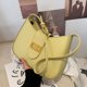 thumbnail image 5 of Bolso jiaozi de diseño de nicho nuevo de PU para otoño e invierno, bolso de hombro para uso diario, bolso debajo del brazo, amarillo, 5 of 5