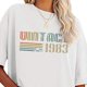 thumbnail image 2 of Camiseta blanca holgada de cuello redondo con hombros caídos y estampado de letras moderno para mujer, 2 of 5
