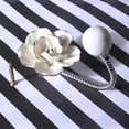 thumbnail image 4 of Hermoso gancho de pared de cerámica con flores, gancho decorativo cromado para bata, bufanda, bolso, sombrero, etc. para cocina, baño, oficina (blanco camelia), 4 of 5