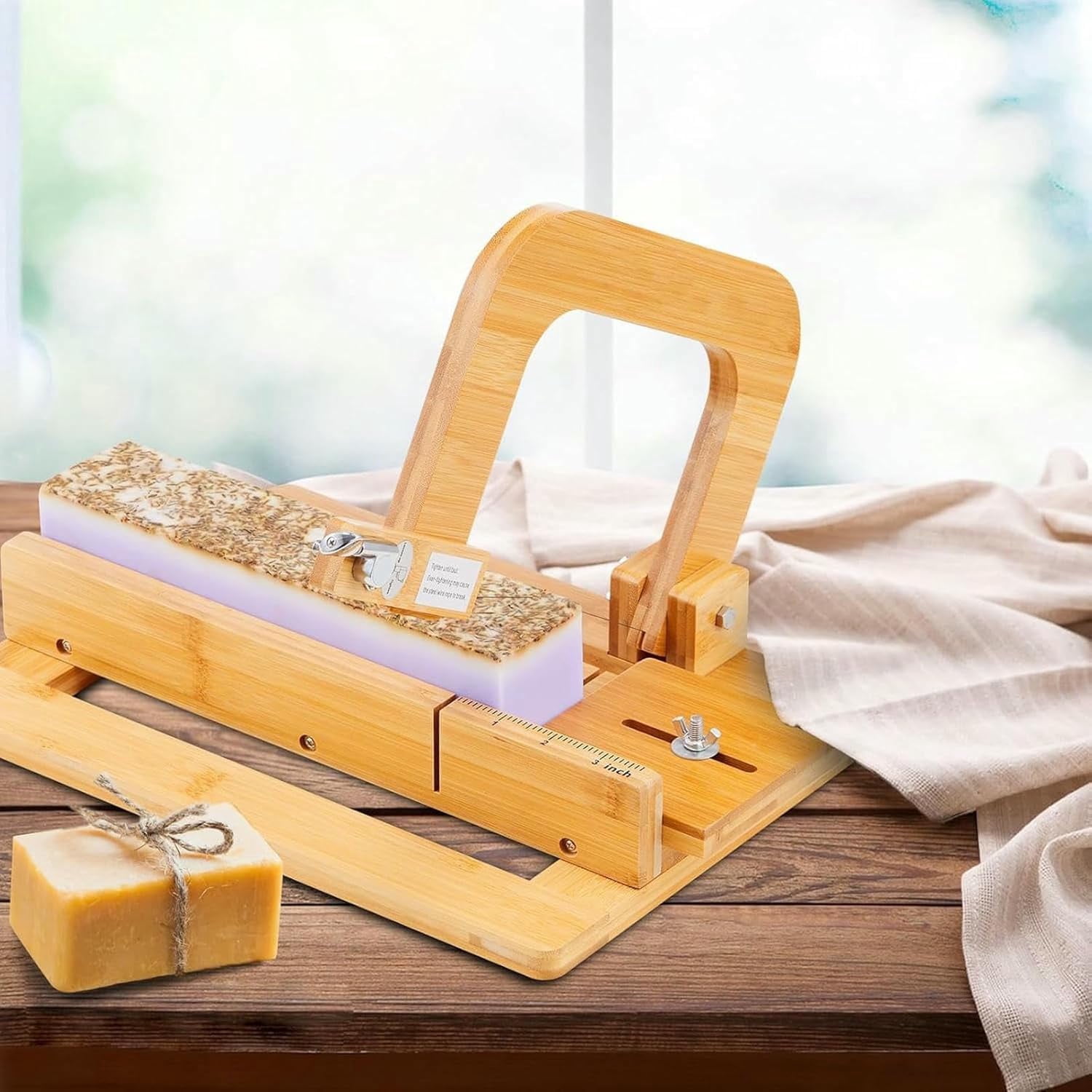 Natural bamboo soap cutter, wooden soap cutter, smooth and flat surface, multi-purpose handmade soap bar cutter, suitable for soap bars and candles.