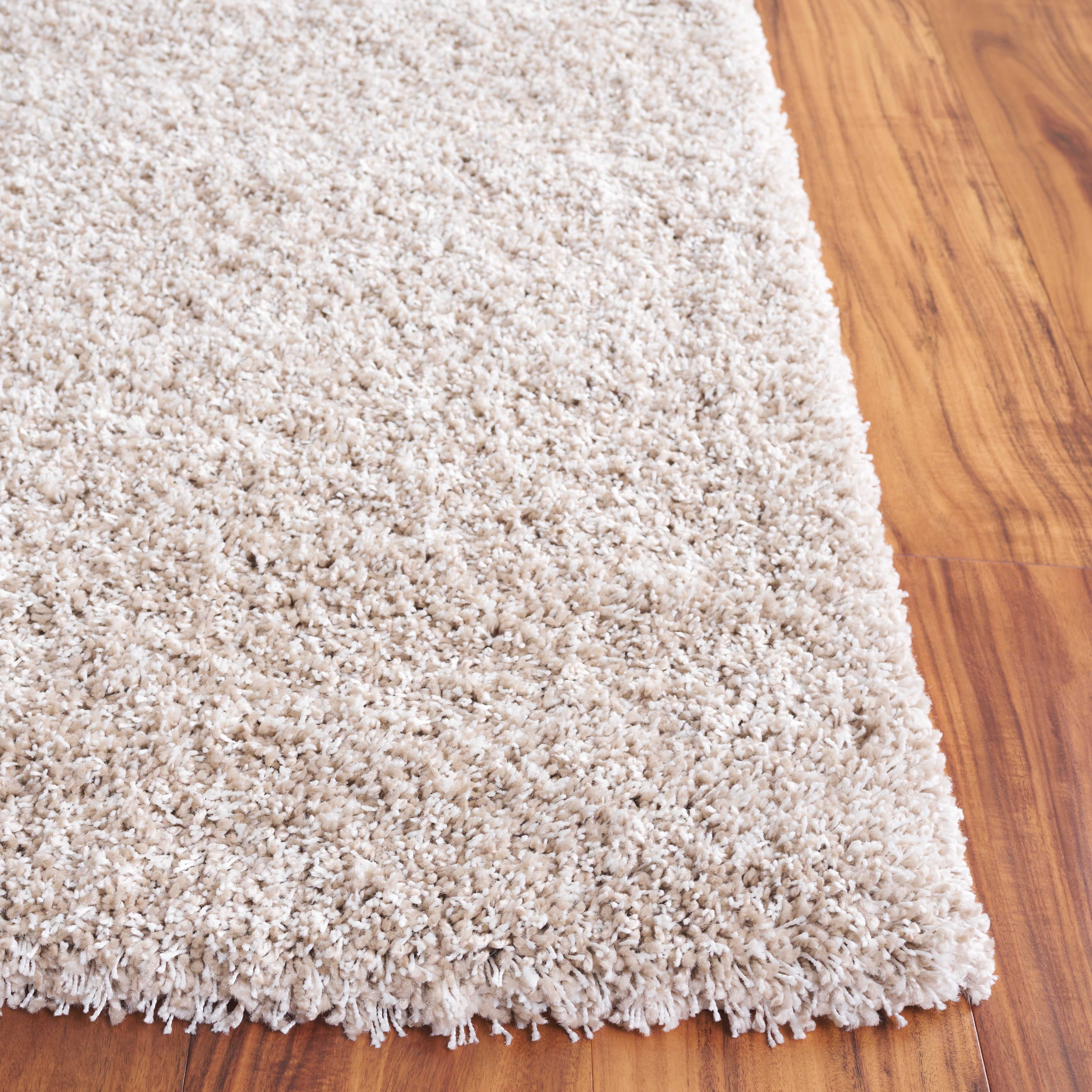 SAFAVIEH California Plush Solid Shag Area Rug, Beige, 5'3" x 5'3" Square - Modern Design, Beige, Non-Shedding & Easy Cleaning, Ultra Plush Thick Pile, Ideal for Living Room, Bedroom