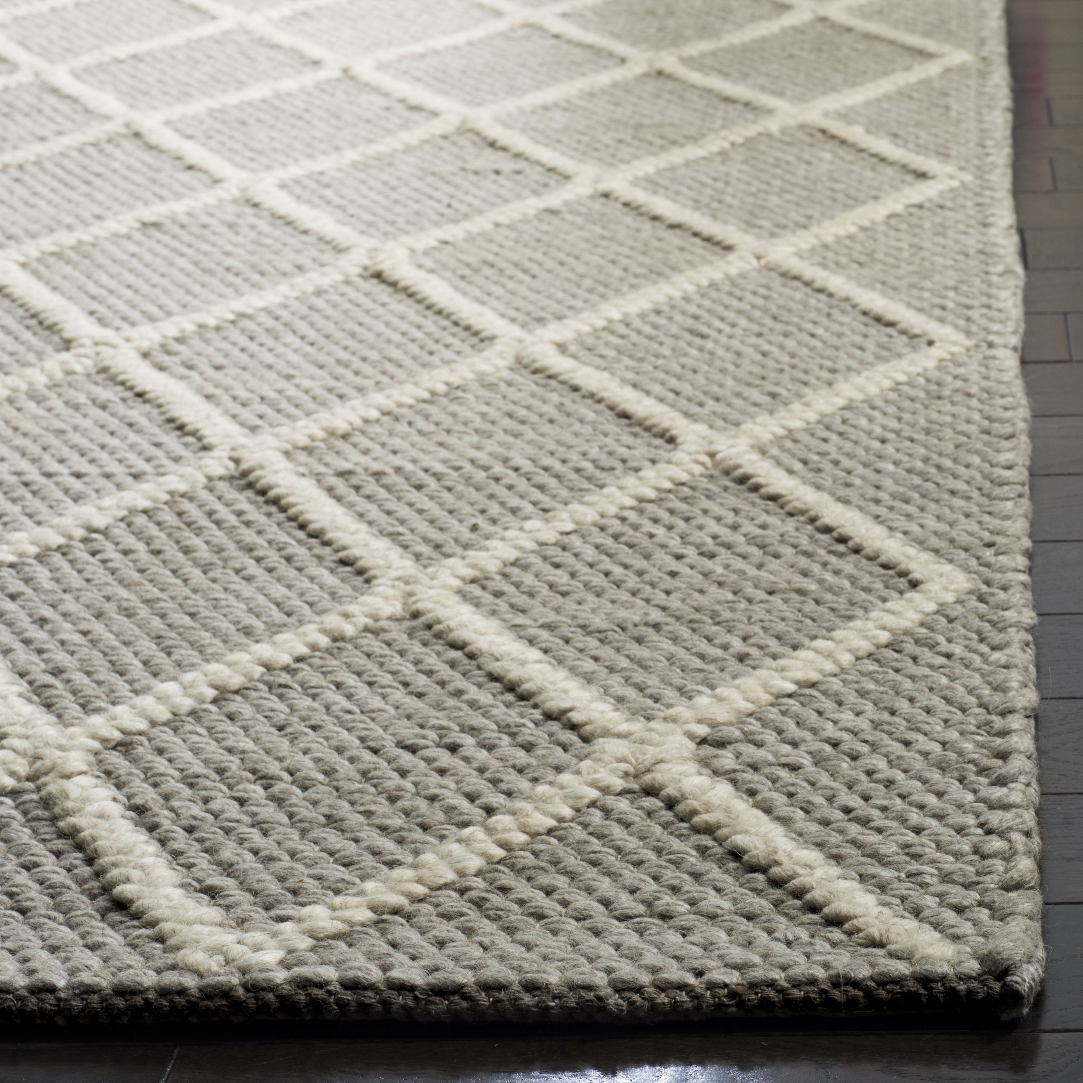 SAFAVIEH Natura Tracery Geometric Diamonds Wool Area Rug, Grey, 5' x 8'