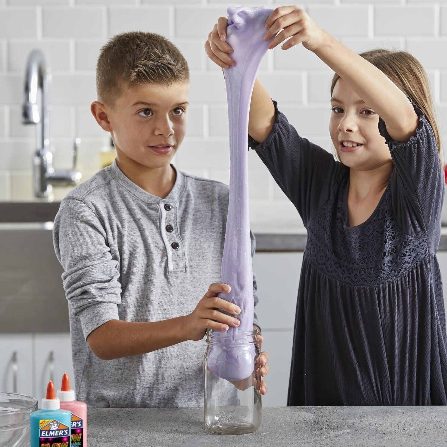 Colle liquide phosphorescente Elmer’s, lavable, violet, idéale pour fabriquer de la glu