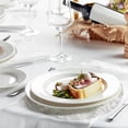 thumbnail image 4 of 16Pcs Manteles Redondos Desechables Tono Plateado, 13" Decoraciones de Mesa con Lentejuelas Metálicas, 4 of 6