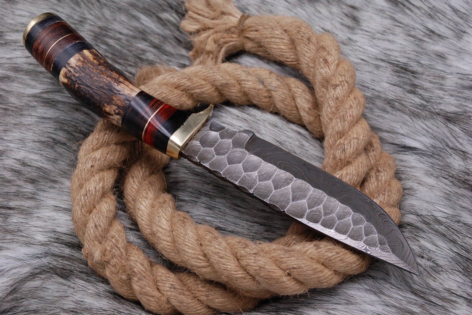 Custom Handmade Damascus Steel Fixed blade knife Original Stag Antler handle Brass Guard