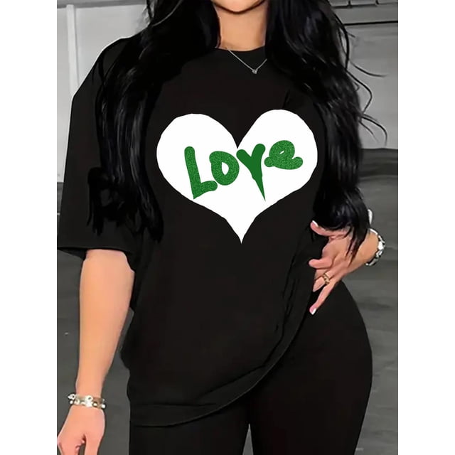 Camiseta deportiva informal de manga corta con cuello redondo y estampado de dibujos animados de diamantes con corazón blanco y letras verdes "Love" para San Valentín, cómoda y deportiva.