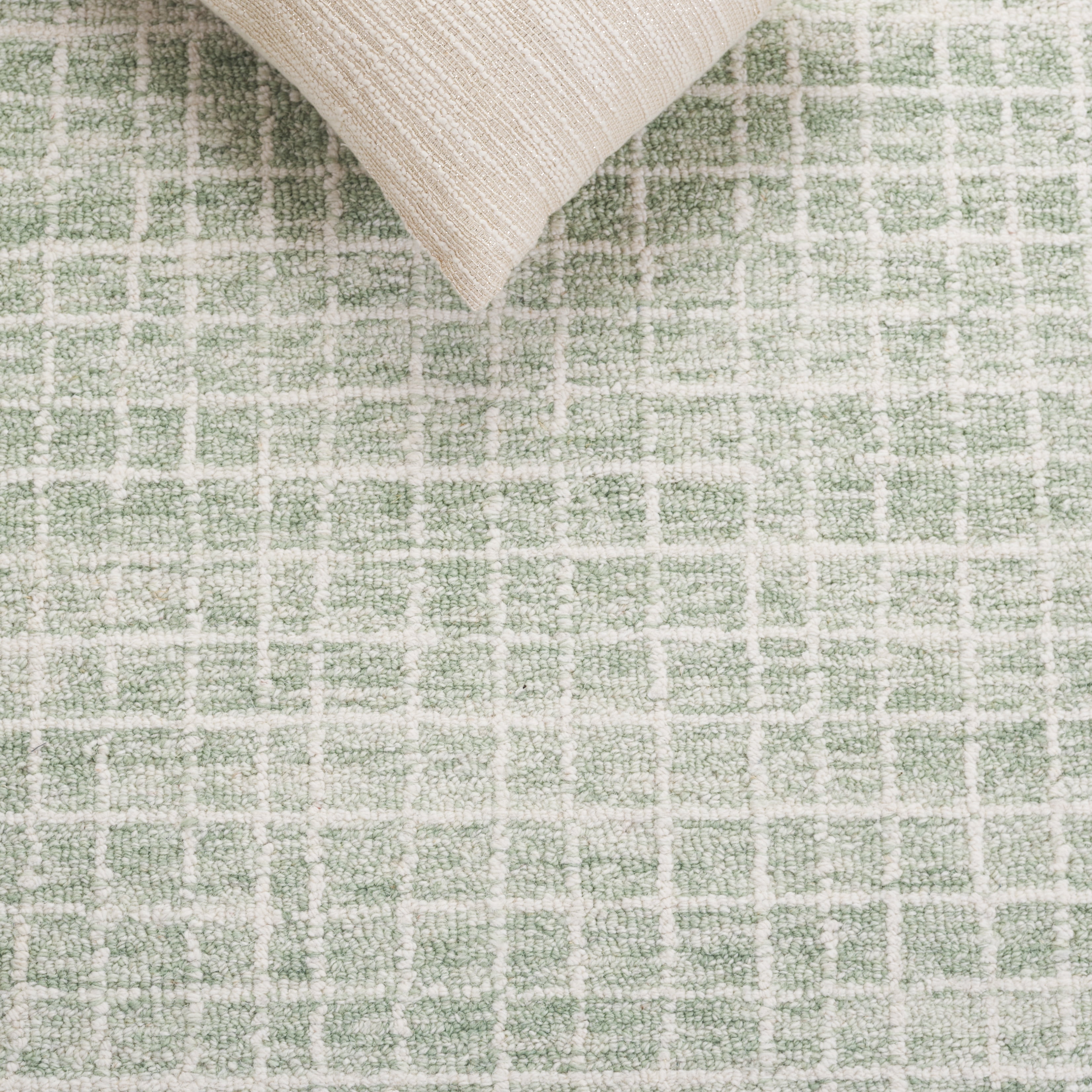 Safavieh Ebony Goddard Bordered Area Rug, Green/Ivory, 6' x 6' Round