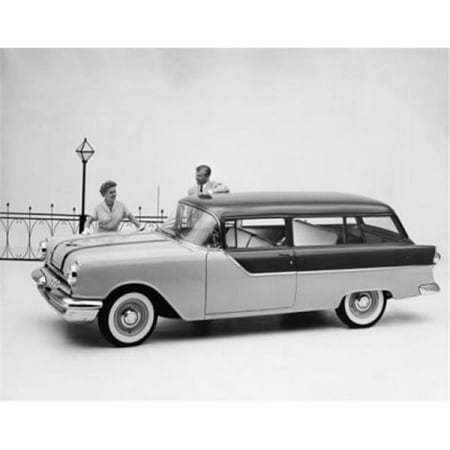 Pontiac Station Wagon (Posterazzi SAL2558555 Man & Woman Standing Near Pontiac Chieftain 860 Station Wagon Poster Print - 18 x 24)