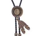 thumbnail image 4 of Sombrero indio occidental, pluma, bolo, corbata, collar, cuerda, vaquero occidental, Pipolo colgante, 4 of 6