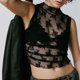 thumbnail image 3 of Top corto sin mangas de encaje transparente para mujer - Cuello alto, fruncido en los laterales, bordado floral, 3 of 7