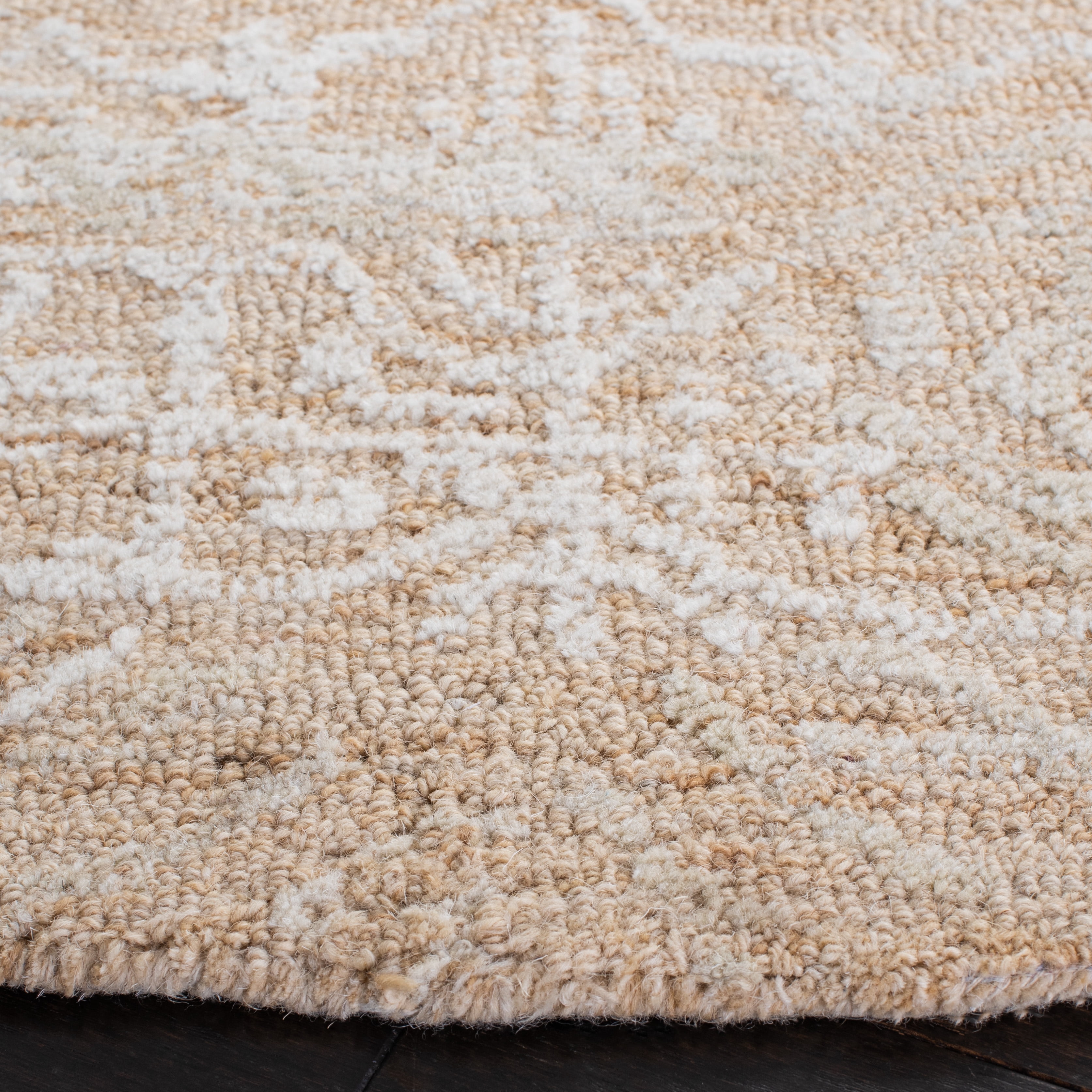SAFAVIEH Metro Saranna Medallion Area Rug, Gold/Ivory, 6' x 6' Round