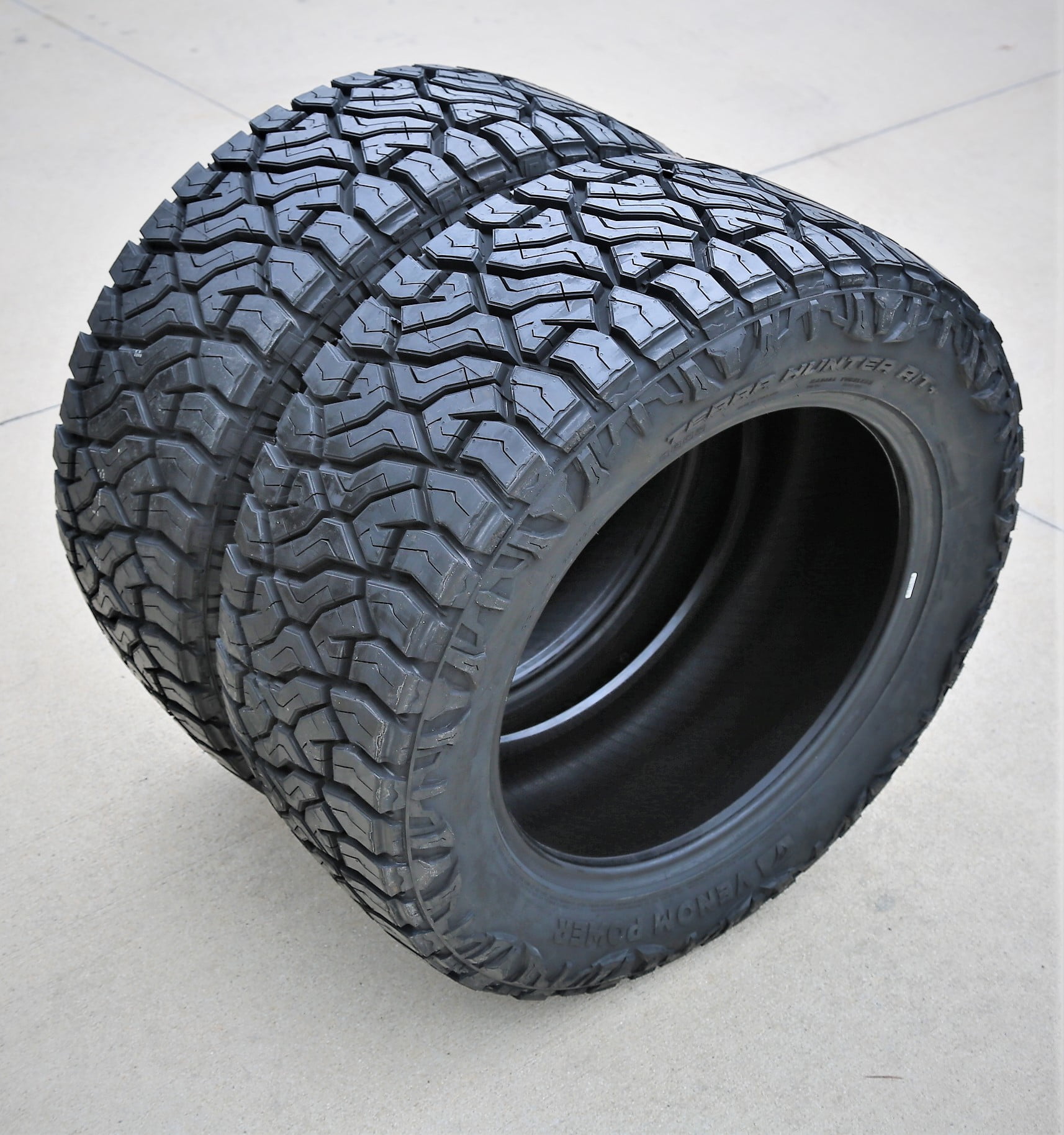 Venom Power Terra Hunter R/T Plus LT275/65R20 128/125R F Light