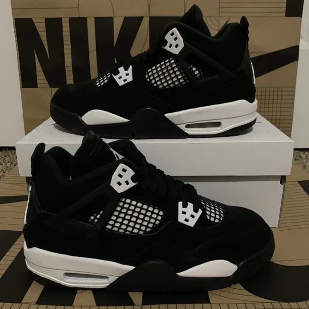 Ni - ke Air Jordan 4 Retro (GS) White Thunder Size 7 Youth / 8.5 Women's FQ8213-001 NEW