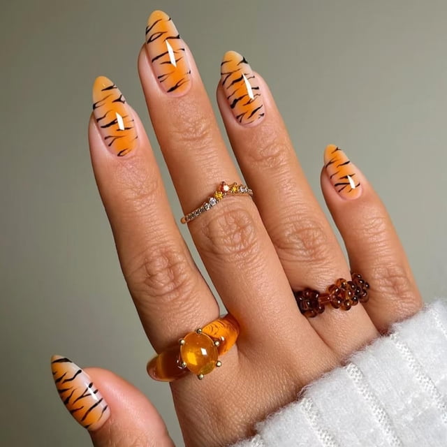 Fake Nails SXTSZJ, acrílico con diseño de rayas de tigre en forma de almendra, 24 unidades