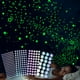thumbnail image 1 of Pegatinas de estrellas que brillan en la oscuridad para niños | Calcomanías de pared brillantes y que cambian de color para decorar dormitorios, ventanas y fiestas | Decoración fluorescente de cielo, 1 of 5