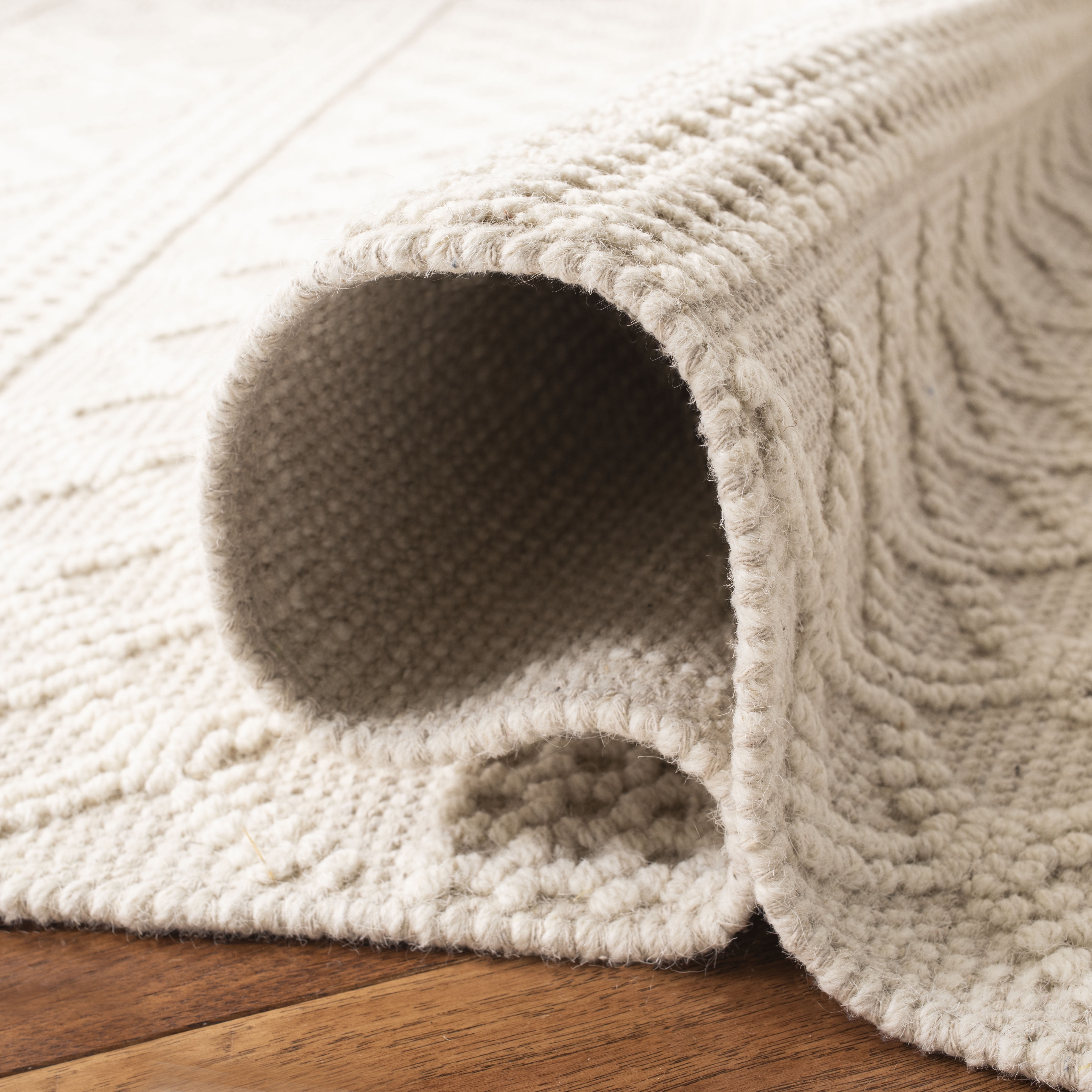 SAFAVIEH Vermont Chelsea Striped Area Rug, 4' x 4' Round, Ivory