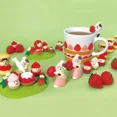 thumbnail image 3 of Decoración de escena en miniatura con tarta de fresa Zakka de Japón, decoración de estantería japonesa, artesanía de resina, juguete, adornos de bonsái, decoración del hogar, 3 of 5