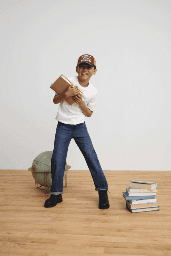 Wonder Nation Boys Relaxed Straight Leg Denim Jeans, Sizes 4-16, 6-10 Slim & Husky