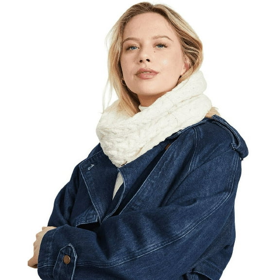 Aran Woollen Mills 100% Merino Wool Women`s Infinity Cable Knitted Irish Scarf Made in Ireland