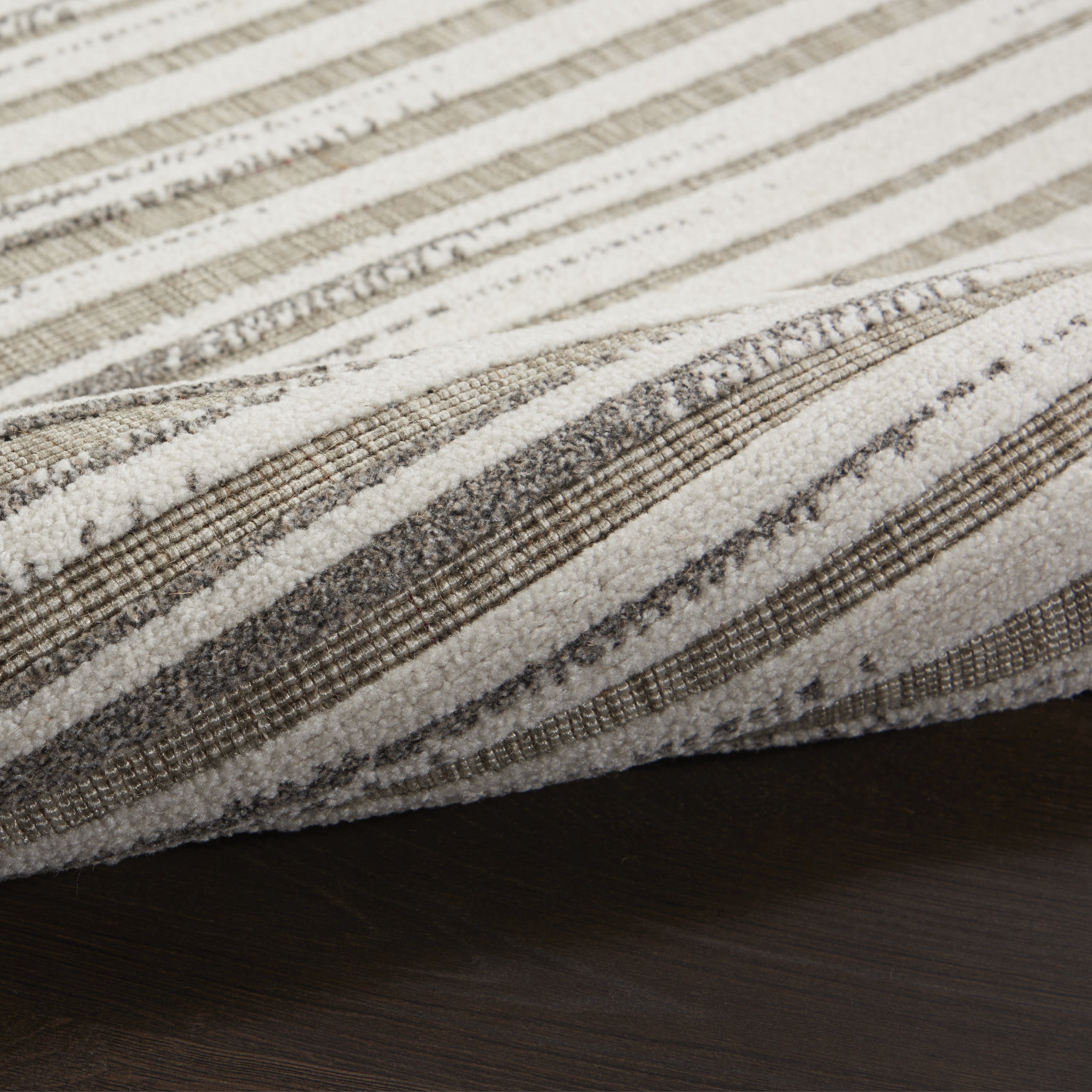 Nourison Calobra Beach Lt Grey 4' x 6' Area Rug, (4x6)