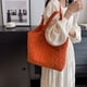 thumbnail image 2 of Bolso de mano acolchado para mujer, bolso de hombro grande, bolso de diseñador, bolso de trabajo con cremallera, bolso de mano de plumón, 2 of 6