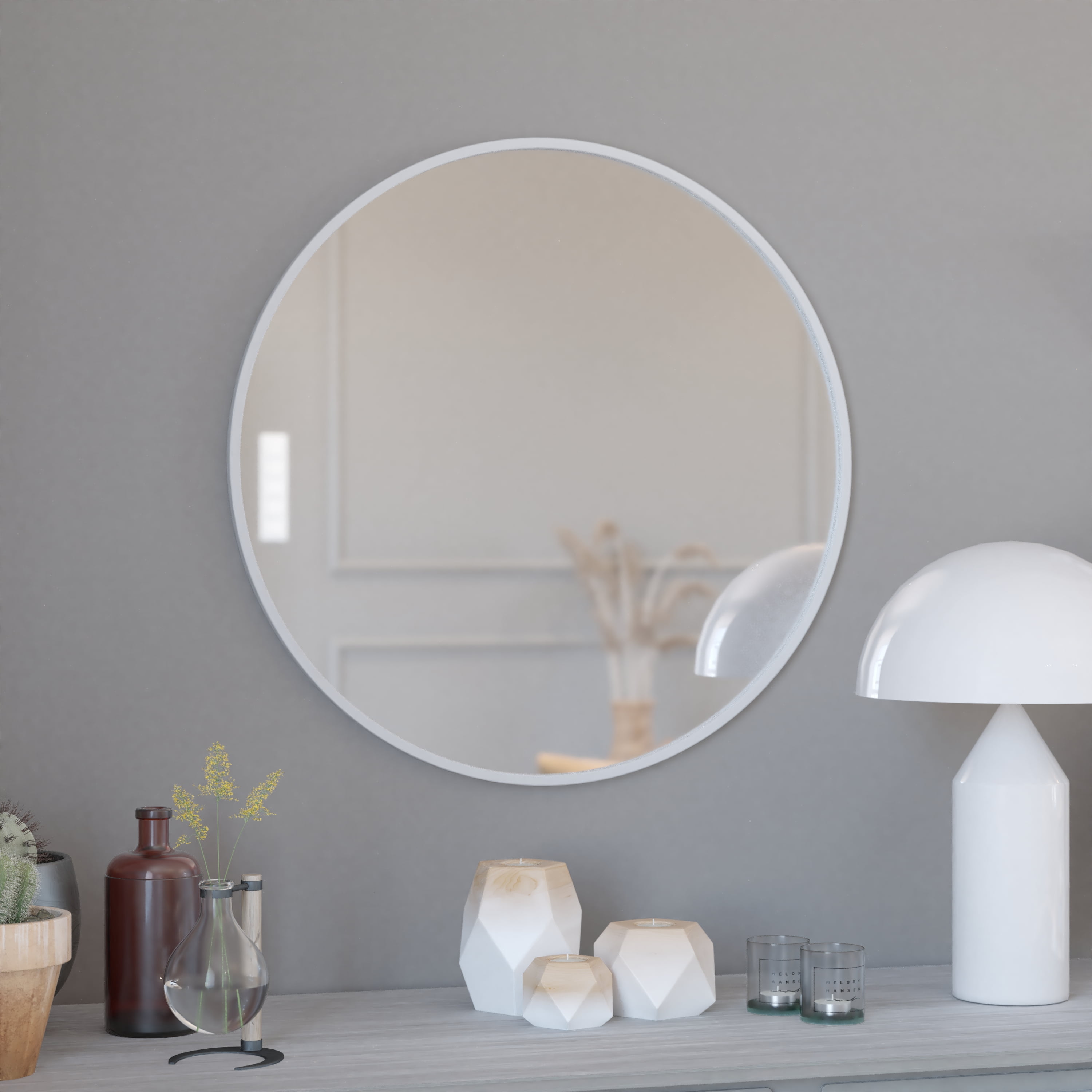 Merrick Lane 30" Round Accent Wall Mirror in Silver with Metal Frame