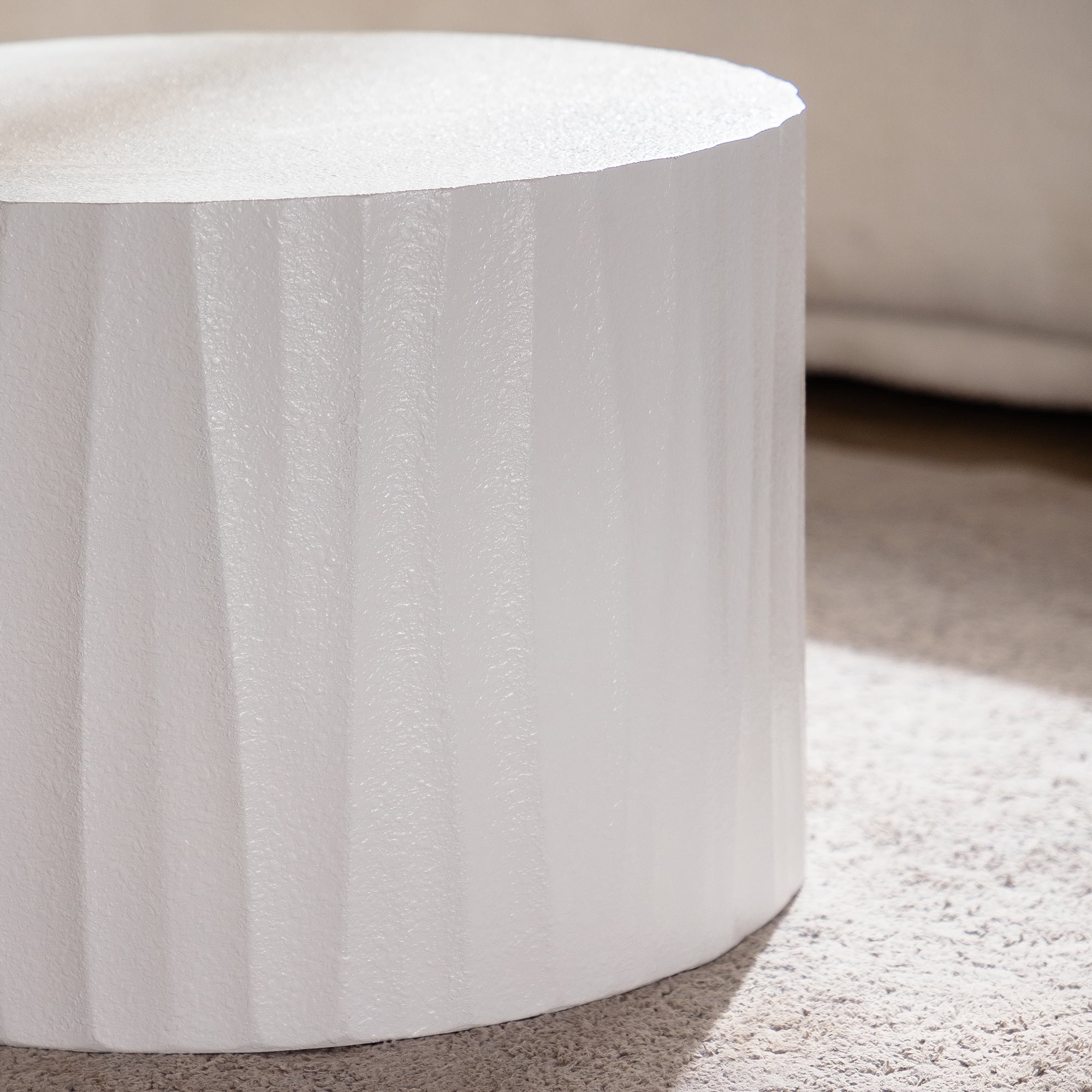 Leumius Nesting Coffee Table Set of 2 Round Wooden Coffee Tables Circle Modern Table Accent End Side Table for Living Room Bedroom White