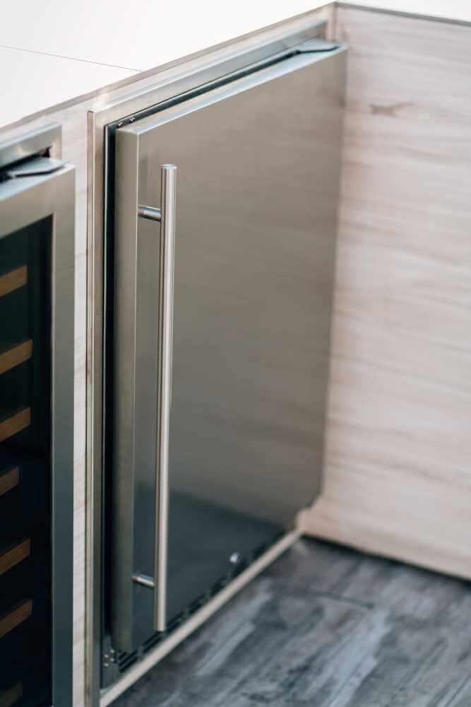 5.3c Outdoor Rated Fridge Right to Left Opening
